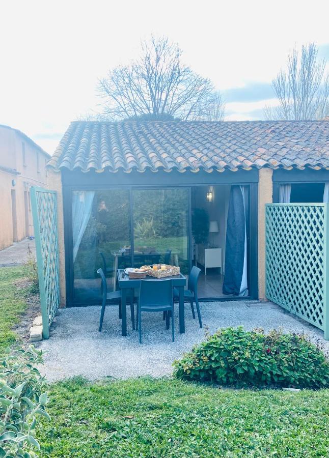 Appart Dans Residence Avec Piscine A Arles Bagian luar foto
