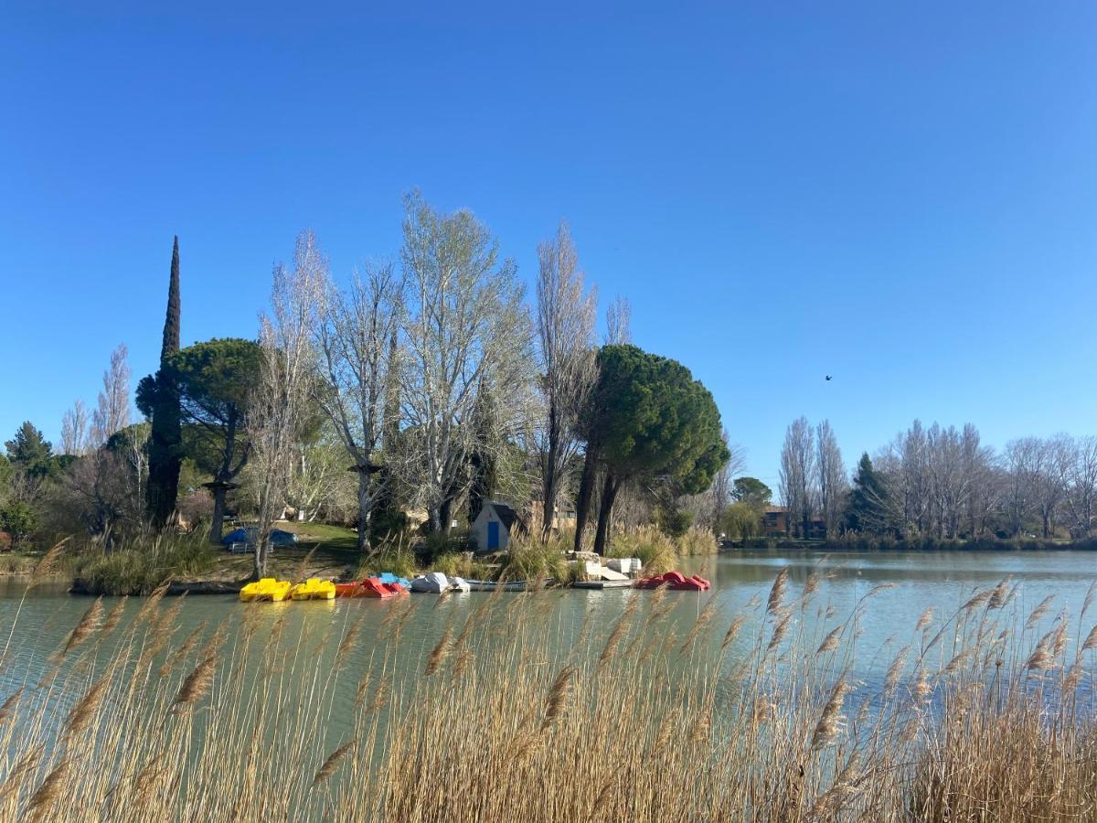 Appart Dans Residence Avec Piscine A Arles Bagian luar foto